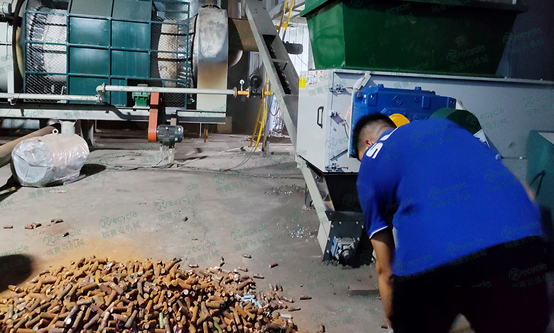 鋰電池拆解回收設(shè)備